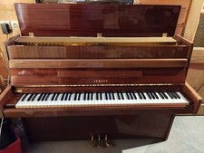 Piano droit Yamaha modèle