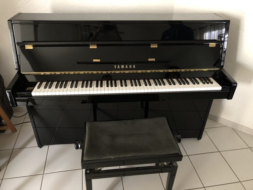 Piano yamaha c109 vernis - yamaha, noir