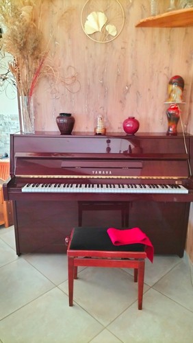 Piano droit c109 acajou - -,