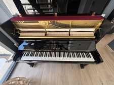 piano droit Yamaha